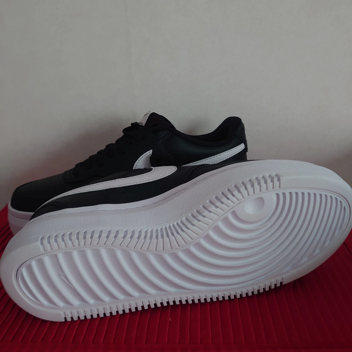 Nike versión alta storlek 42  - 90