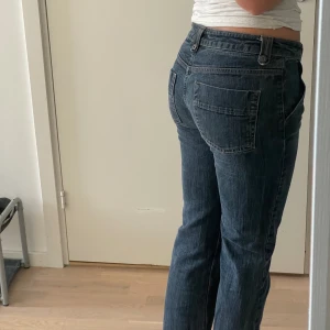 Lågmidjade jeans - Passar någon kortare, de är lite för korta på mig som är 1,72. 