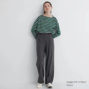 Uniqlo kostymbyxor - Vida kostymbyxor från Uniqlo i grått. De är storlek S Long , så benen är lite längre en originalmodellen,  Aldrig använda, nyskick