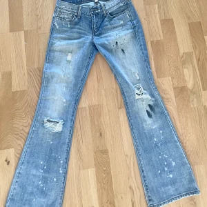 Abercrombie & fitch - Dösnygga jeans från A&F som tyvärr är för stora för mig! Vintage och ljusblåa💕💕 perfekta till sommaren