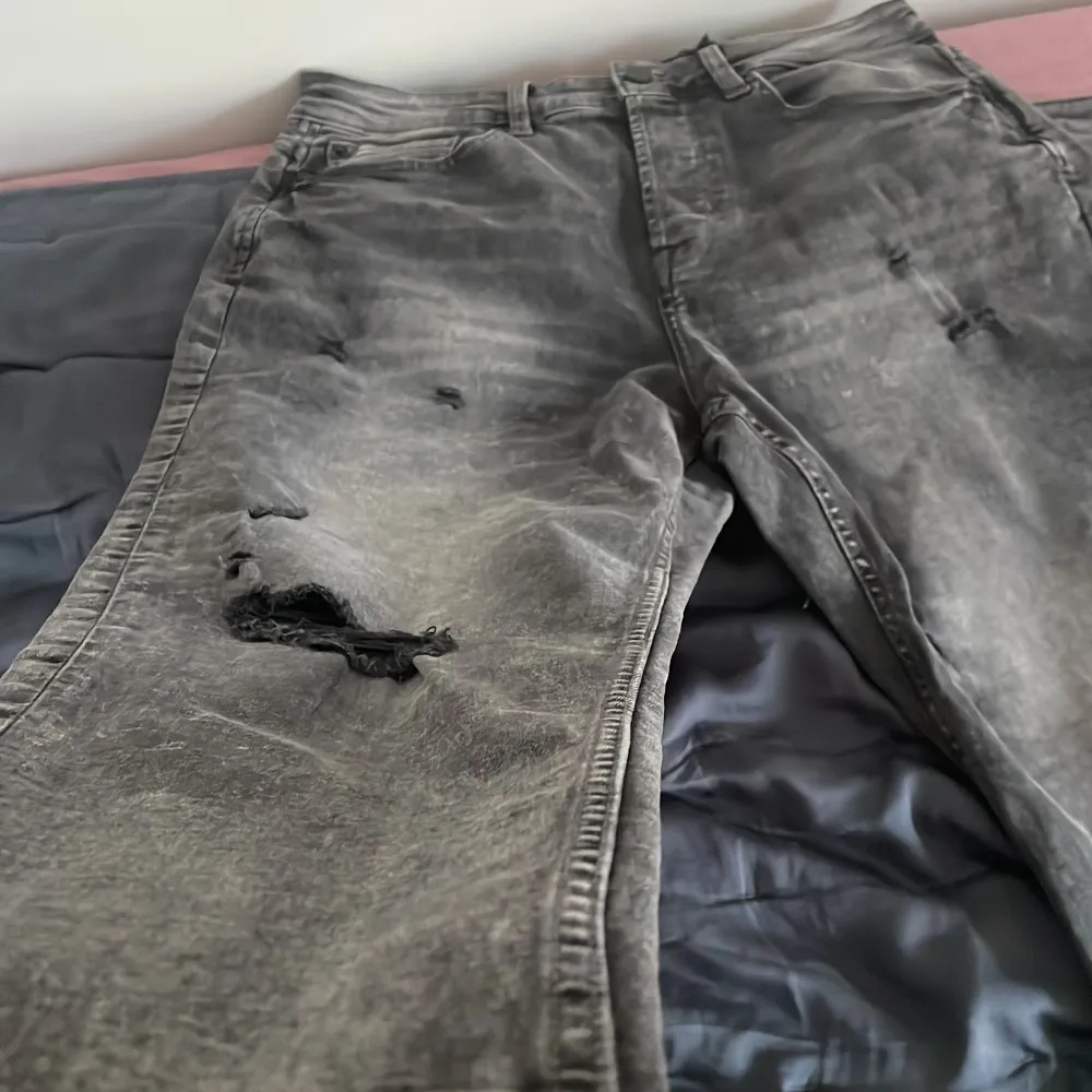 Feta jeans aldrig använda 29 w 30 L Pris kan sänkas vid snabbköp, 500kr ny pris mitt pris 300kr. Jeans & Byxor.