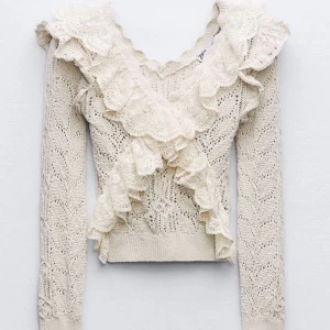 Zara topp - Super söt topp från zara, använd fåtal gånger. I bra skick💞