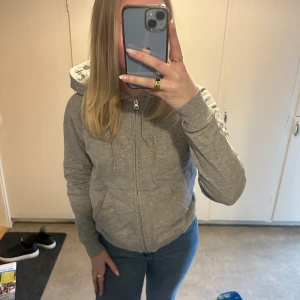 Zip hoodie - Grå zip hoodie från Cubus💓 Strl M, fint skick, knappt använd