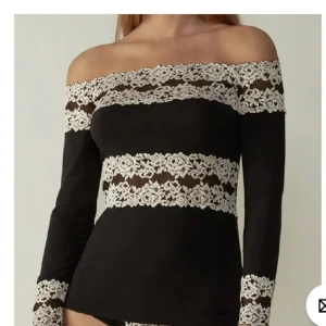 intimissimi tröja - Intressekoll på min superfina intimissimi tröja. Superfin i nyskick bara använd 1 gång. Passar superbra till både fest och vardag, föreslå pris eller skriv om du har någon fråga💓