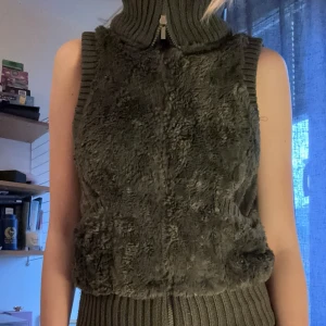 Fluffig väst - Jättecool väst i bra skick!