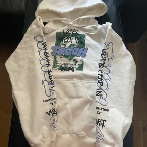 Hoodie - Tryck hoodie, bra skick Jag gör inte frakt, möts upp istället