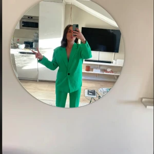 Grön kostym  - Använd en gång  Blazer+byxor 