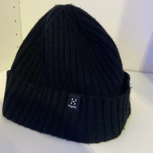 Haglöfs mössa - Denna haglöfs mössa är aldrig använd bra skick ny pris 500. ganska ny köpt i haglöfs butik i Åre