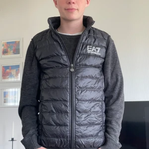 Emporio Armani väst - Snygg väst Storlek L sitter som M