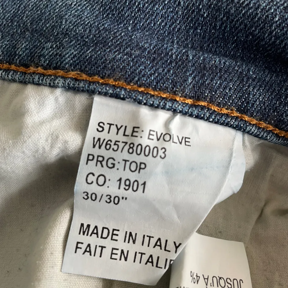 Tiger of sweden jeans i modellen evolve, storleken är 30/30. Dom är i mycket bra skick utan defekter. Nypris 1599 mitt pris 349 kr, priset kan diskuteras. Vid andra frågor är det bara att höra av sig. Jeans & Byxor.