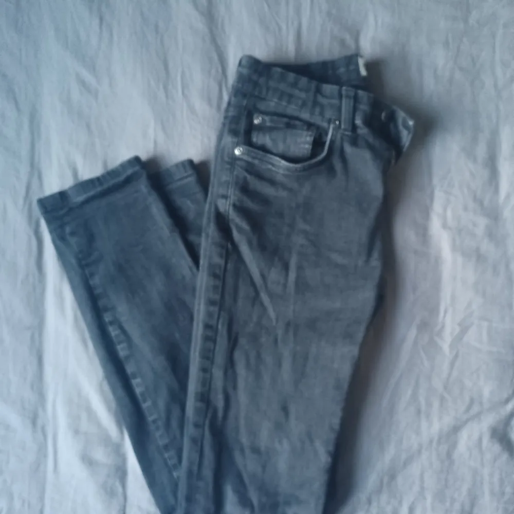 Slimmy jeans från lager 157, använda men inga hål Tajta. Jeans & Byxor.