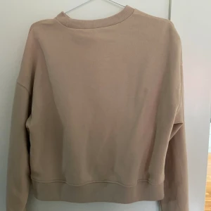 Tjock Tröja - Tjock tröja från HM. Använt max 2 ggr. Skönt material