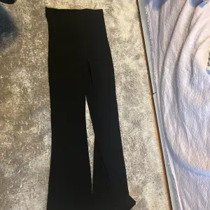  Gina Tricot Yoga pants säljer på grund av att den är för liten