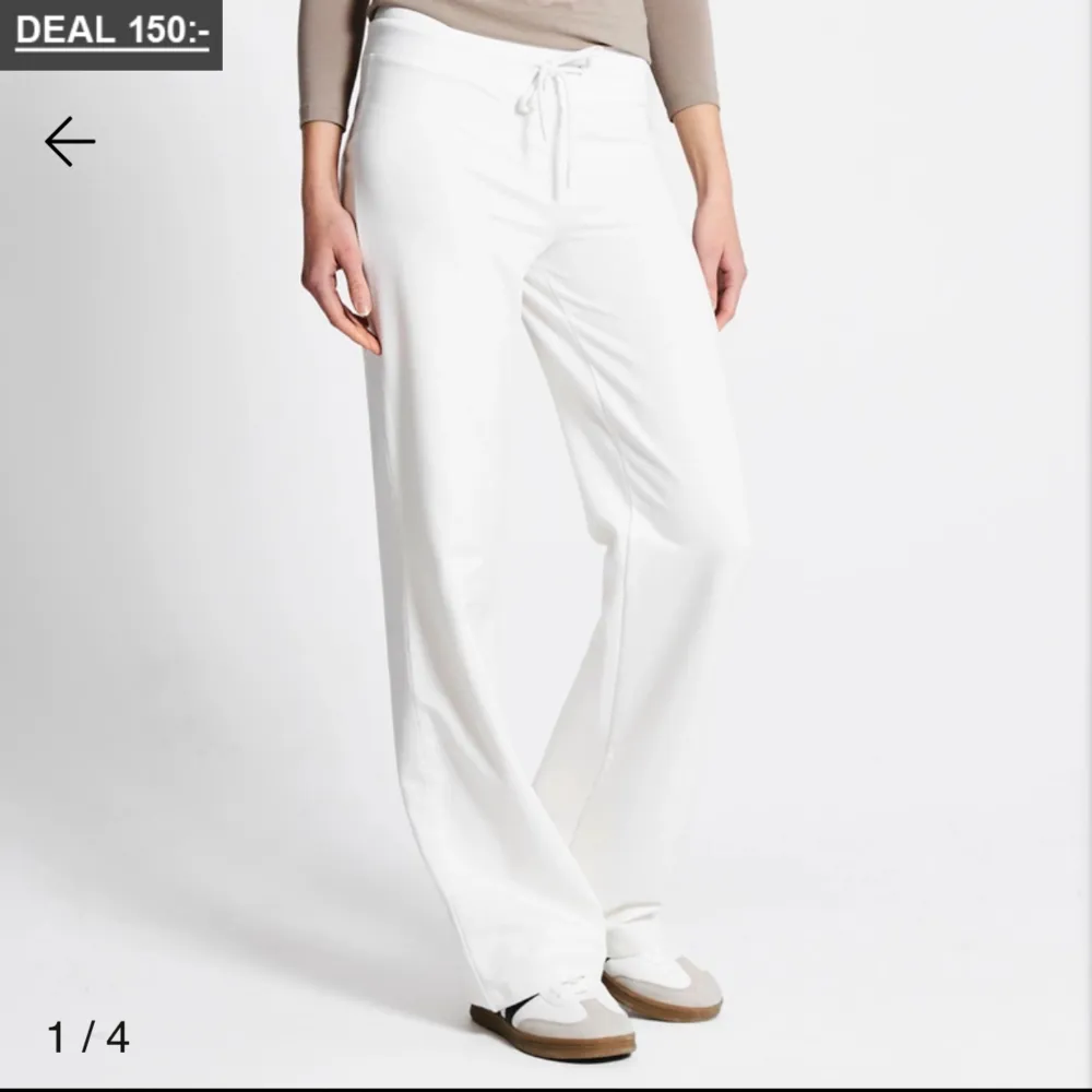 Populära lågmidjade mjukisbyxor från lager 157 i modellen ebba. Jeans & Byxor.