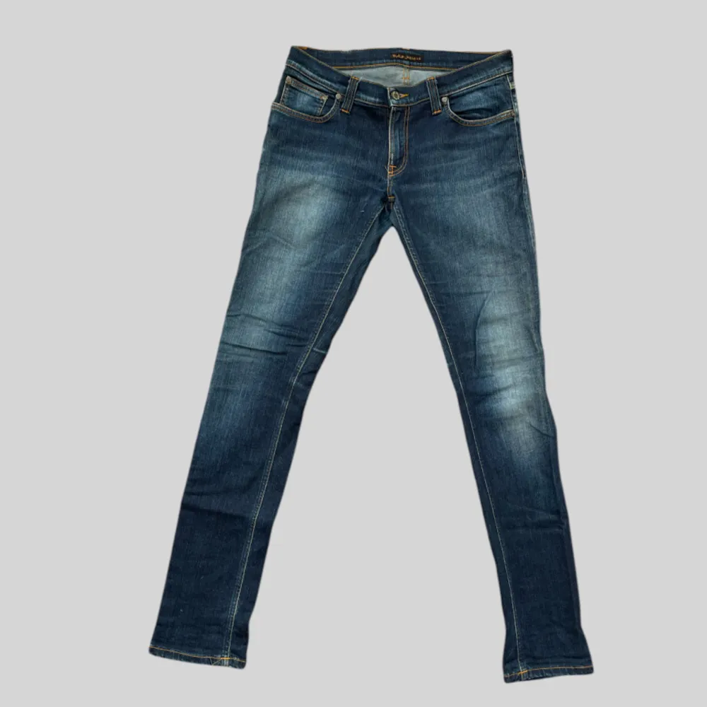 Säljer dessa jeans i från de svenska märket nudie. Vid frågor och funderingar skriv gärna! . Jeans & Byxor.