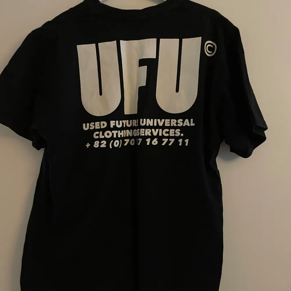 Tshirt från Used Future Universal. Fint skick, använd ett fåtal gånger💗. T-shirts.