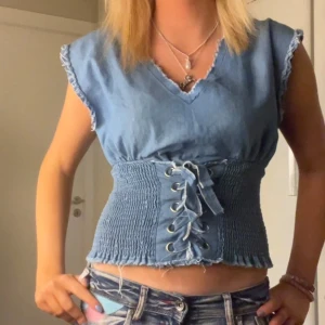 Topp - Så snygg topp med snörning