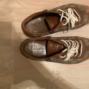 Gucci mocka skor  - Snygga Gucci skor i väldigt bra skick