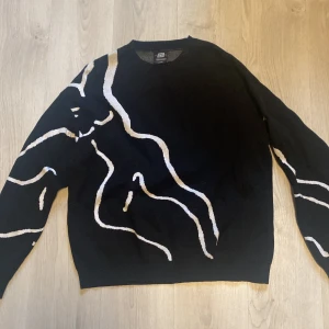 Sweetskbs Stickad tröja - Stickad sweetsktbs tröja som aldrig kommit till användning. Inga defekter. Kom dm för pris diskussioner och frågor