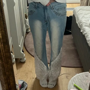 Coola jeans  - Säljer då de va alldeles för stora för mig  Storlek 34 men skulle säga att de passar 38-42