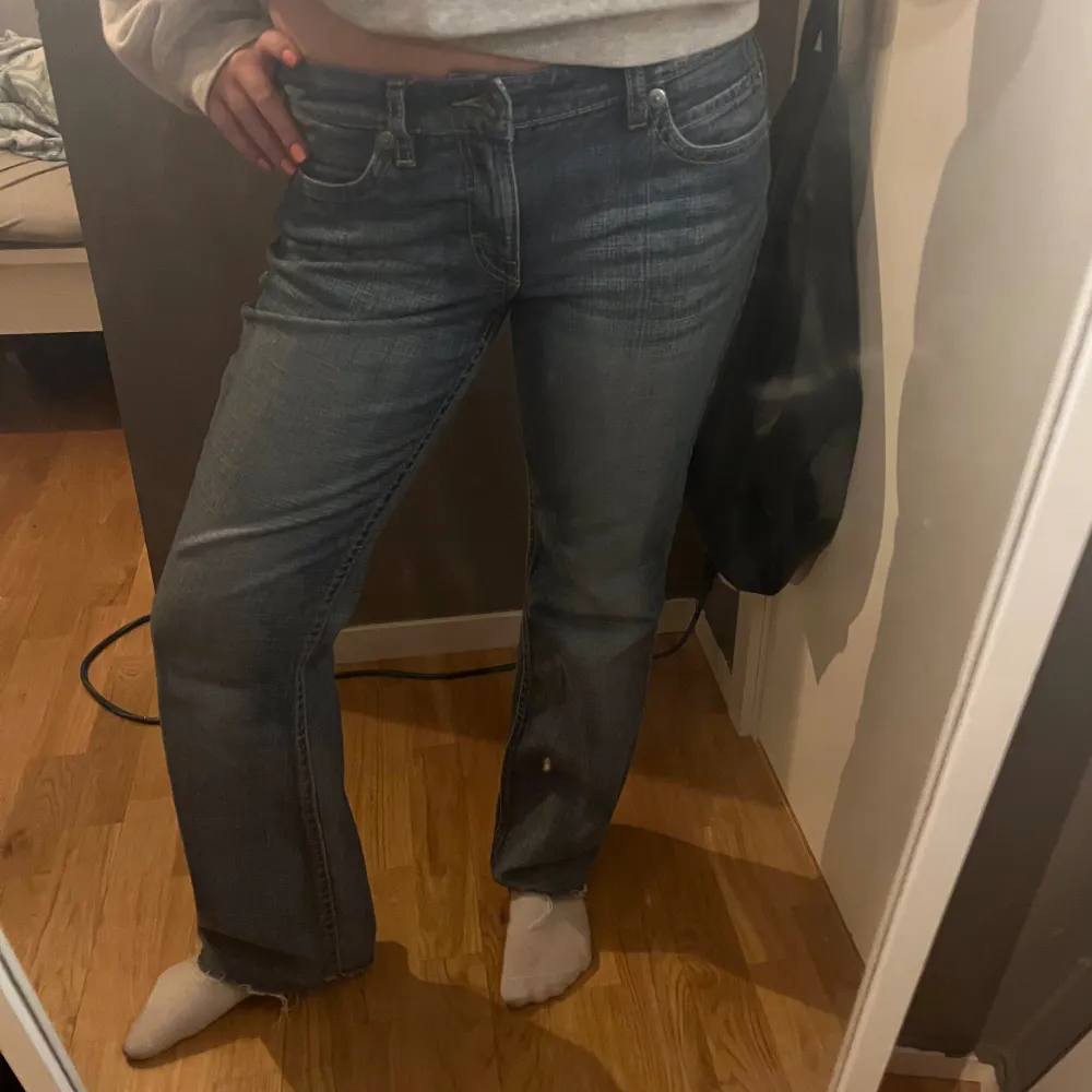 supersnygga jeans i ny skick som inte kmr till användning!❤️‍🔥(jag är 165cm). Jeans & Byxor.