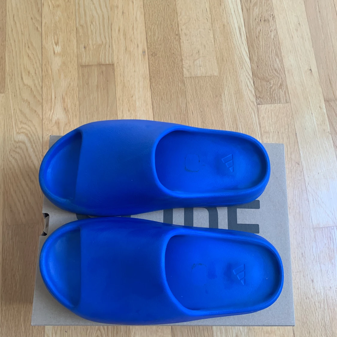 Yeezy slide azure blue - 90