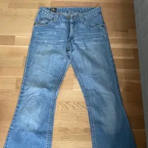 Fina jeans med bra kvalitet