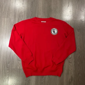 Vintage sweatshirt - Vintage college sweatshirt. Mycket bra skick. Skriv för frågor eller mått. Priset går att diskutera.