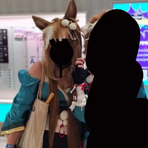 Miss hina cosplay - Miss hina cosplay med peruk Peruken är crimpad och stylad och cosplayen i bra skick. Knappt använd kanske 3 gånger. Priset går att diskuteras