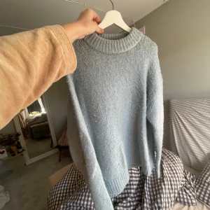 Stickad blå tröja  - Används inte rensar garderoben 💕