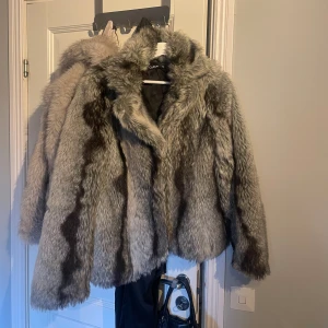 Pälsjacka - Superfin pälsjacka från cubus jag inte använder💓