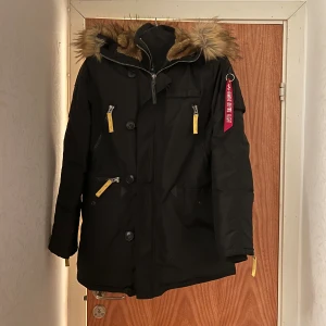 Alpha Industries jacka  - Svart Alpha Industries jacka, fint skick inga märken eller likande 🌟