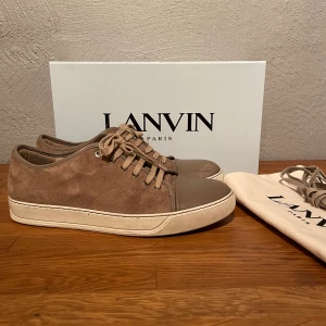 Lanvin uk 9 - Säljer dessa Lanvin i storlek uk 9, dvs 43/44. Har digitalt kvitto, box, dustbags och extra snören! Skick 8/10. Priset är inte hugget i Sten.