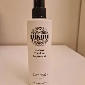 Gisou Propolis Infused Heat Protecting Spray (värmeskyddande spray). Ord pris 449 kr. 200 ml ca 80% av flaskan kvar.