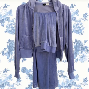 Velourdress - Sååå söt velourdress, i princip ny bara använd 3 korta stunder. Tyvärr blev den liten för mig.  Storlek M