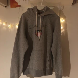 Gant hoodie  - Gant hoodie som inte längre används. Inga hål eller fläckar. För fler bilder kom privat.