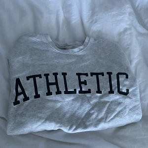 College tröja - Super fin collegetröja som är i bra skick!💚