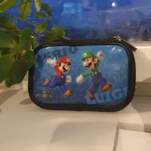 Nintendo game case med Mario Bros på framsidan ☺️