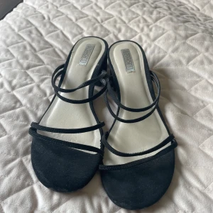 Klackar NLY - 4 cm, lätta o sköna att gå i. 