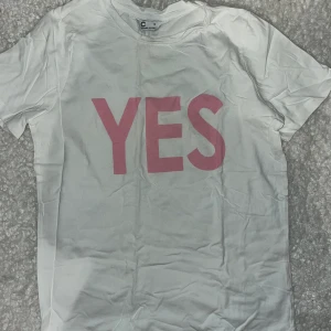 Yes T-shirt - Storlek S