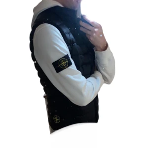 Stone Island väst - Stone island väst Storlek: M Vid intresse hör av er!