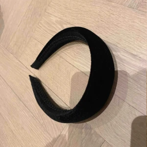 Svart diadem - Lånad bild men exakt likadant, köpt på Gina tricot 💝