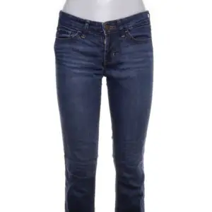 Skit snygga lågmidjade jeans ifrån hollister. Köpta från sellpy och säljer pågrund utav att det var för små. 