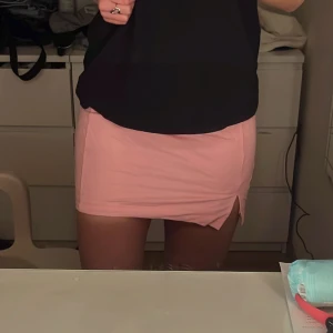 linnekjol - rosa kjol i linne från bikbok 💓 har dragkedja på sidan 💓 nyskick 