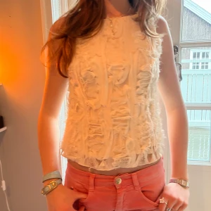 Vit topp - Fin vit topp som funkar perfekt på middagar💖💘