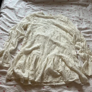 Studentklänning  - Super fin studentklänning, bara testat! 💛