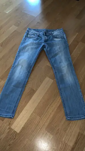 Ljusblå diesel jeans i bra skick