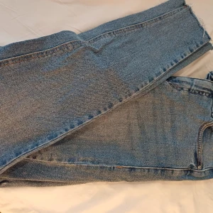 byxor - Det passar storlek S och M  Och det passar längd 163 cm till 167cm