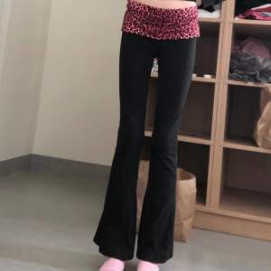 Fake Pink yoga pants 