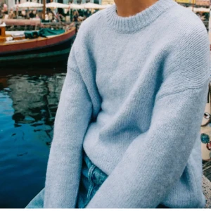 Stickad Zara tröja - Så snygg ljusblå stickad tröja, bra skick i storlek M